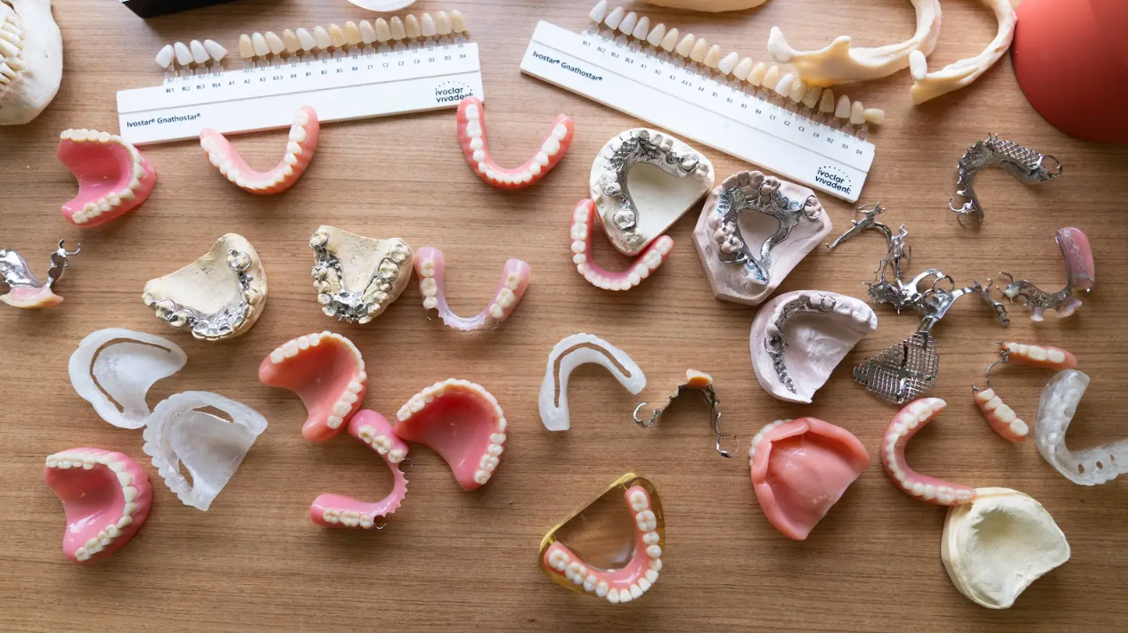 Dental Implants vs Dentures: